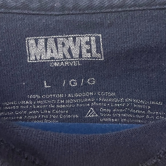 Marvel Captain America distressed shield graphic t-shirt (size Large) - Picture 3 of 4